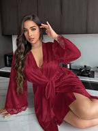 Pyjama en satin de 5 pièces (+5 colories)