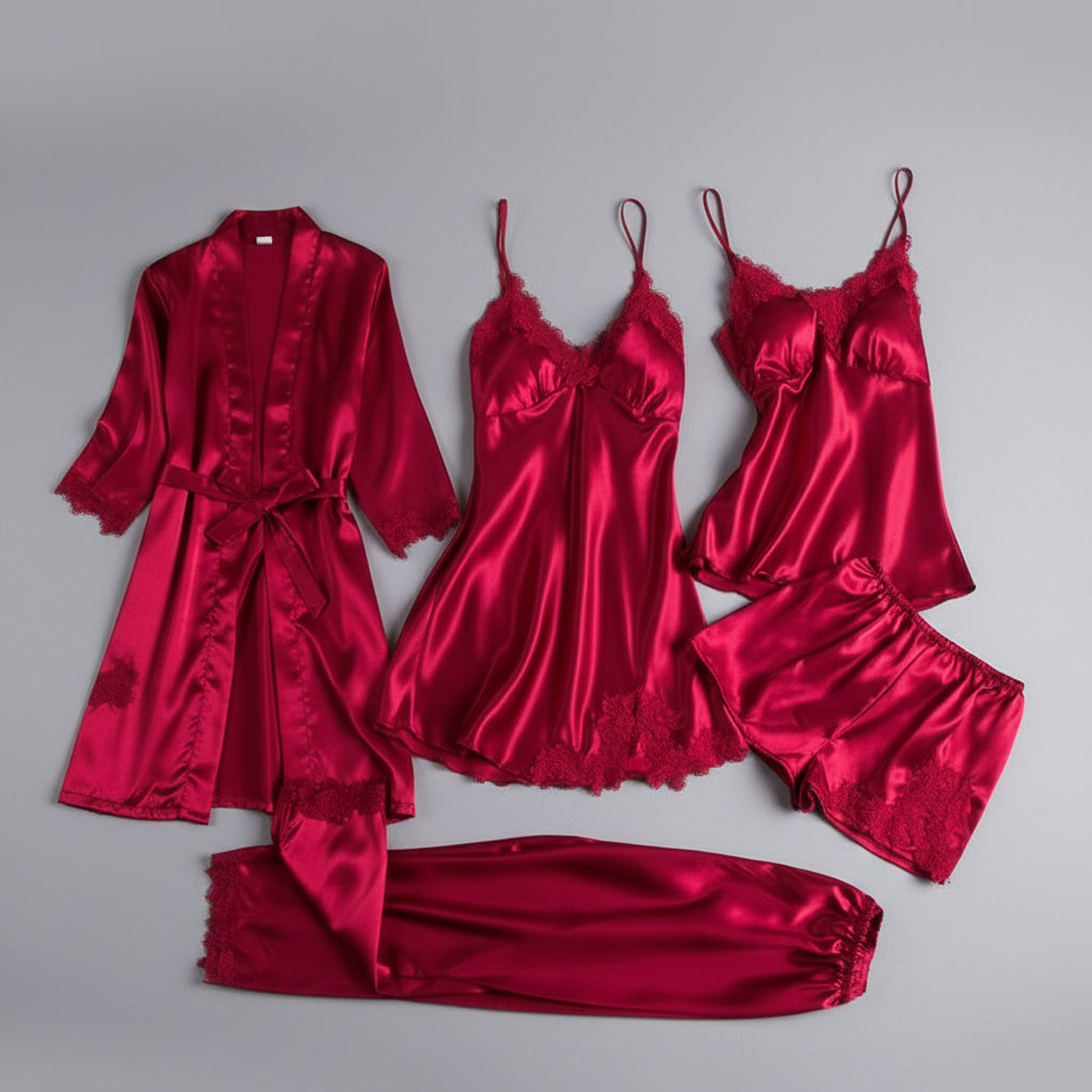 Pyjama en satin de 5 pièces (+5 colories)