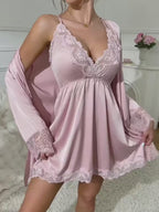 Pyjama en satin de 5 pièces (+5 colories)